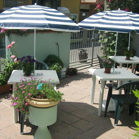Sirenapop Concept B&B Rivazzurra Di Rimini Extérieur photo